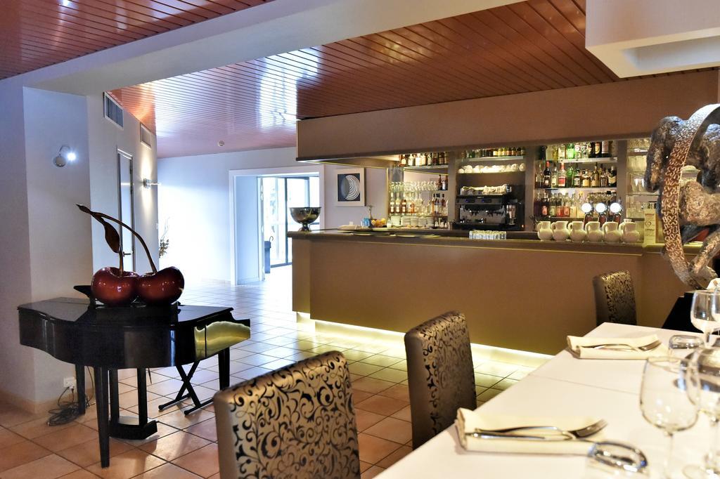 Le Domaine Des Oliviers Hotel Pierrelatte Exterior foto