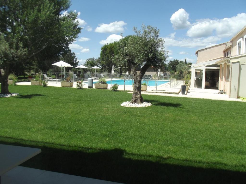 Le Domaine Des Oliviers Hotel Pierrelatte Exterior foto