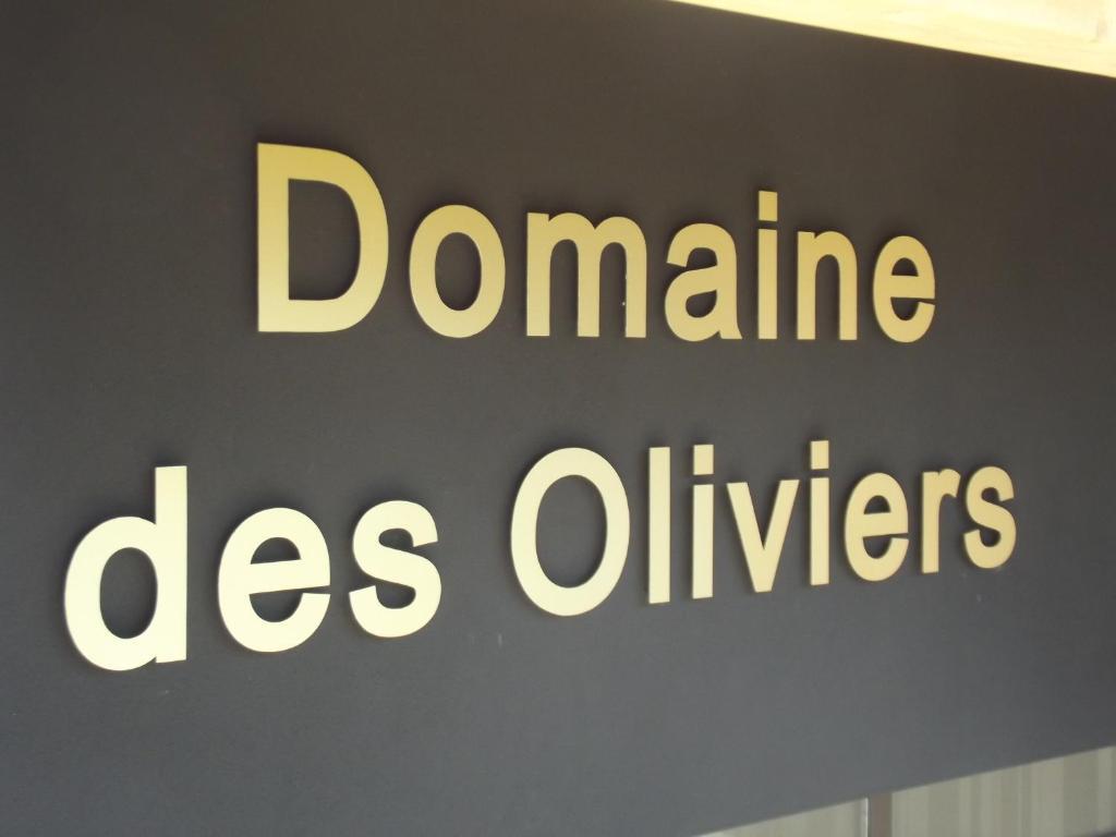 Le Domaine Des Oliviers Hotel Pierrelatte Exterior foto