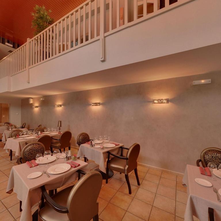 Le Domaine Des Oliviers Hotel Pierrelatte Exterior foto