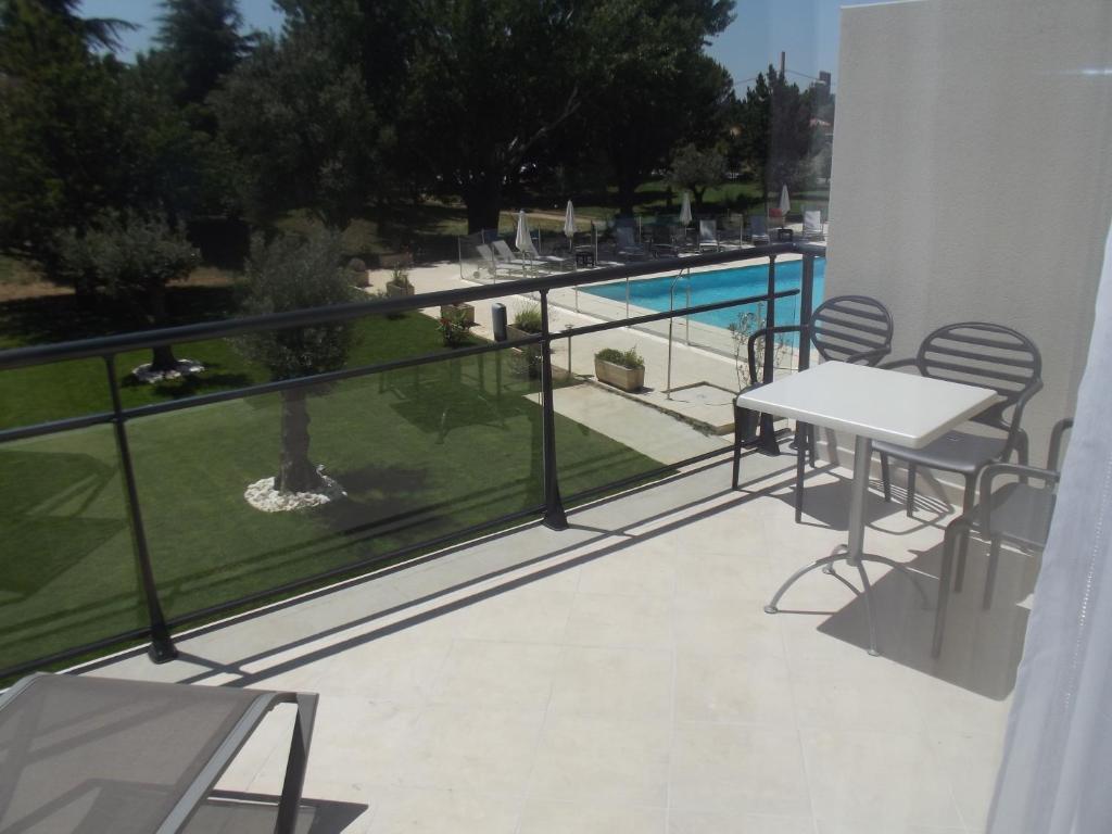 Le Domaine Des Oliviers Hotel Pierrelatte Cameră foto