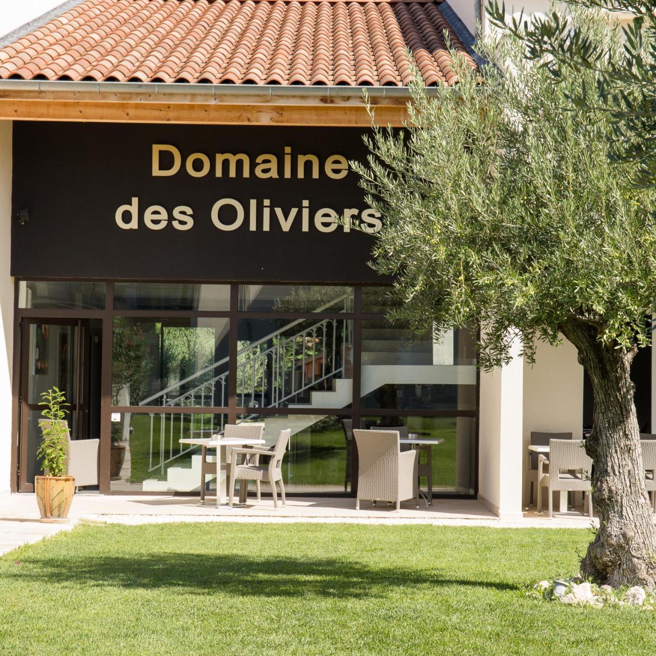 Le Domaine Des Oliviers Hotel Pierrelatte Exterior foto